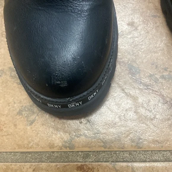 Girls Black DNKY Chelsea boots. - Picture 6 of 9